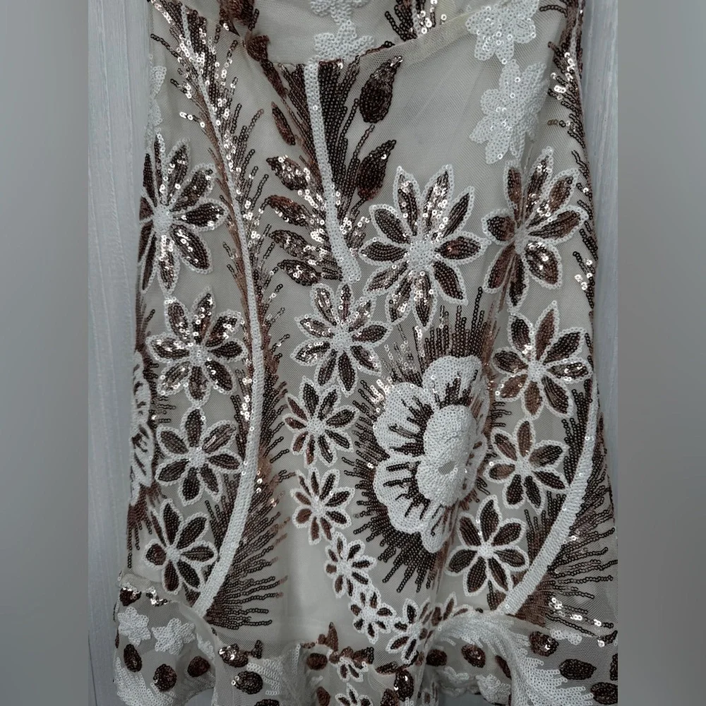Selfie Leslie White & Gold Floral Sequin Mini Dress - Picture 5 of 10